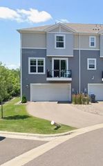 2185 Gateway Curve, North Saint Paul, MN 55109