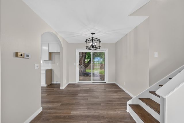 1124 N Country Acres, Wichita, KS 67212