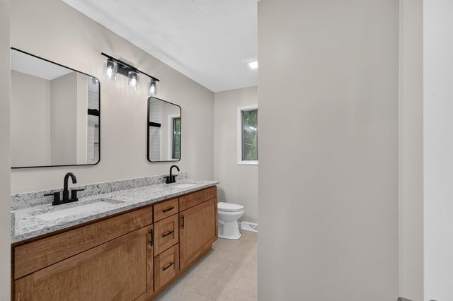 1124 N Country Acres, Wichita, KS 67212