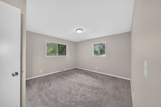 1124 N Country Acres, Wichita, KS 67212