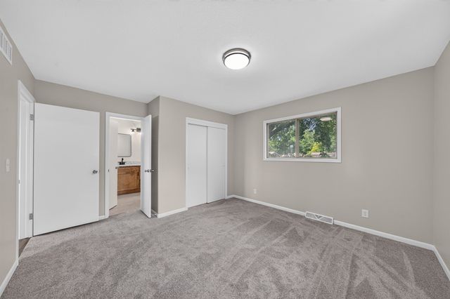 1124 N Country Acres, Wichita, KS 67212