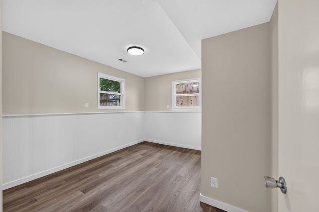 1124 N Country Acres, Wichita, KS 67212