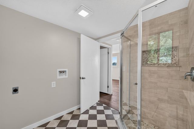 1124 N Country Acres, Wichita, KS 67212