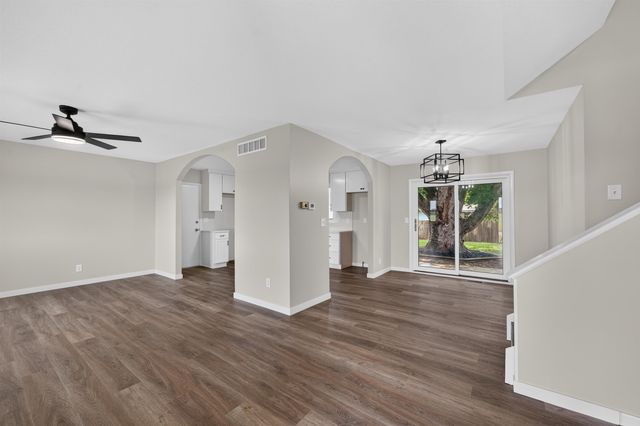 1124 N Country Acres, Wichita, KS 67212