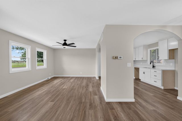 1124 N Country Acres, Wichita, KS 67212