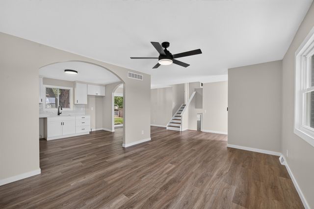 1124 N Country Acres, Wichita, KS 67212