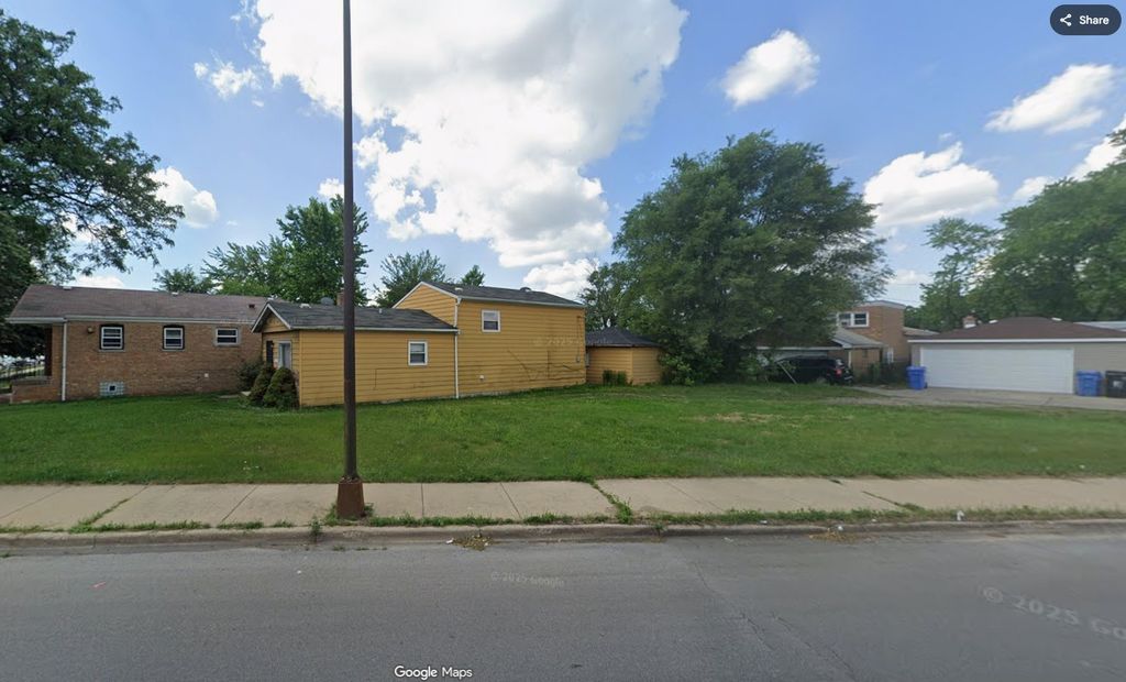 8910 S Anthony Avenue, Chicago, IL 60617 — exterior