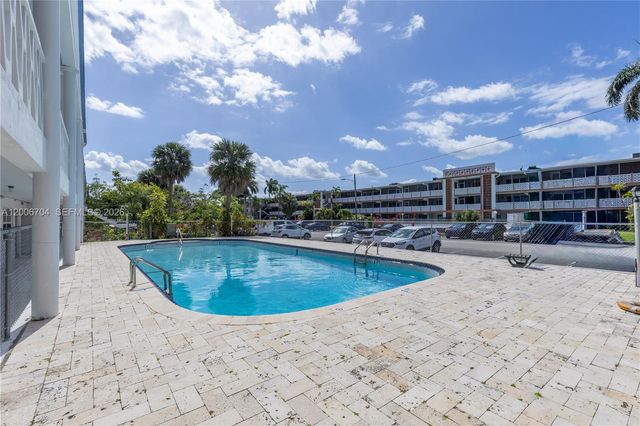 1450 NE 171st St 108B, North Miami Beach, FL 33162