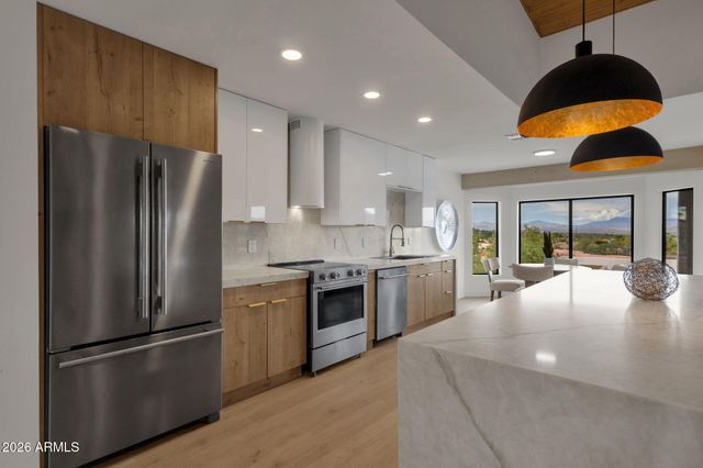 10208 N NICKLAUS Drive, Fountain Hills, AZ 85268