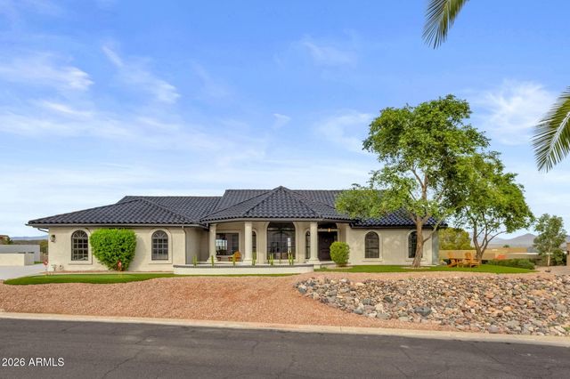 10208 N NICKLAUS Drive, Fountain Hills, AZ 85268