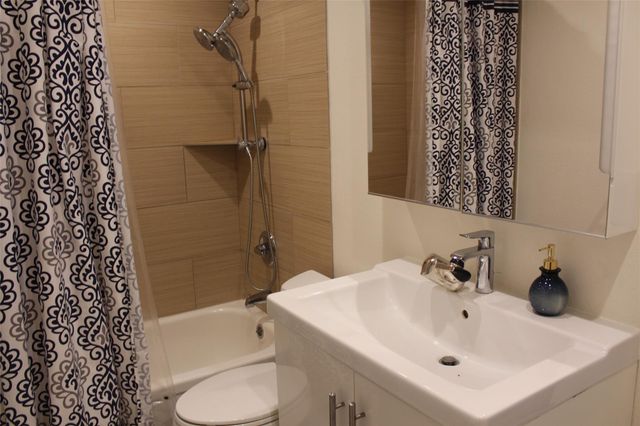 5343 Richmond Avenue 26, Houston, TX 77056