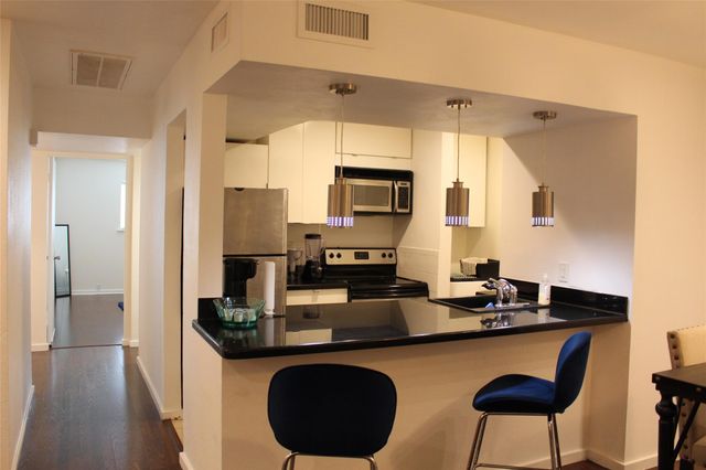 5343 Richmond Avenue 26, Houston, TX 77056