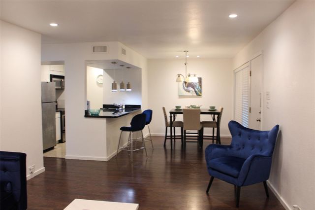 5343 Richmond Avenue 26, Houston, TX 77056