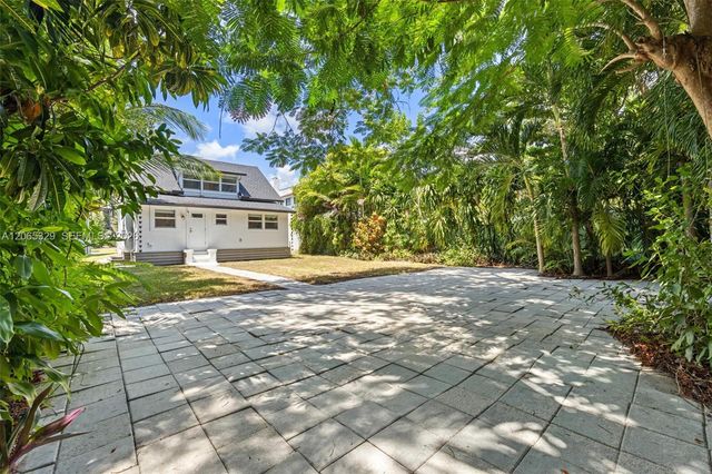 7121 SW 63rd Avenue, South Miami, FL 33143