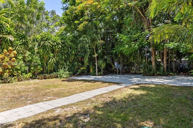 7121 SW 63rd Avenue, South Miami, FL 33143
