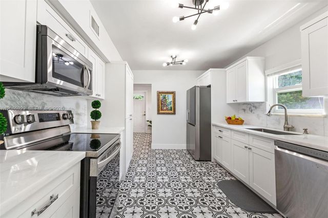 7121 SW 63rd Avenue, South Miami, FL 33143