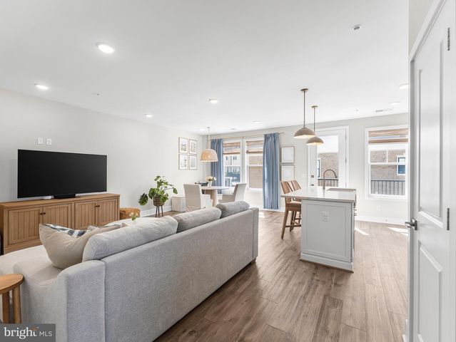 20801 LAMLASH TER, Ashburn, VA 20147