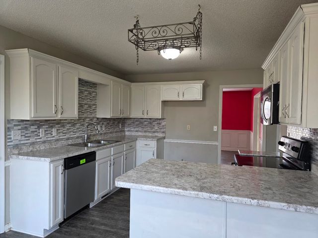 1306 Sunfield Dr, Clarksville, TN 37042