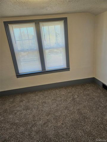 621 W Atherton Road, Flint, MI 48507