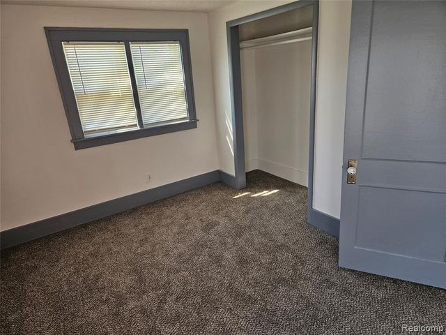 621 W Atherton Road, Flint, MI 48507