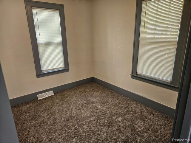 621 W Atherton Road, Flint, MI 48507