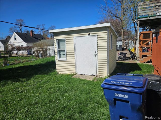 621 W Atherton Road, Flint, MI 48507