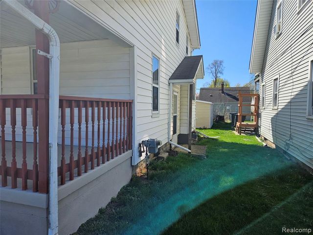 621 W Atherton Road, Flint, MI 48507
