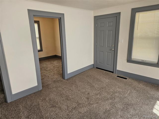 621 W Atherton Road, Flint, MI 48507