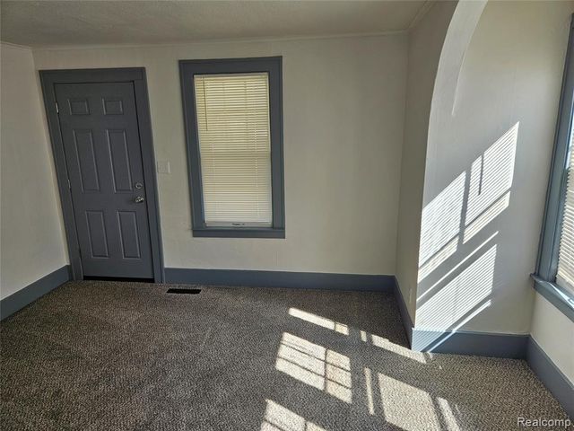 621 W Atherton Road, Flint, MI 48507