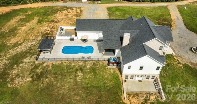 204 Violet Ridge, Lowgap, NC 27024