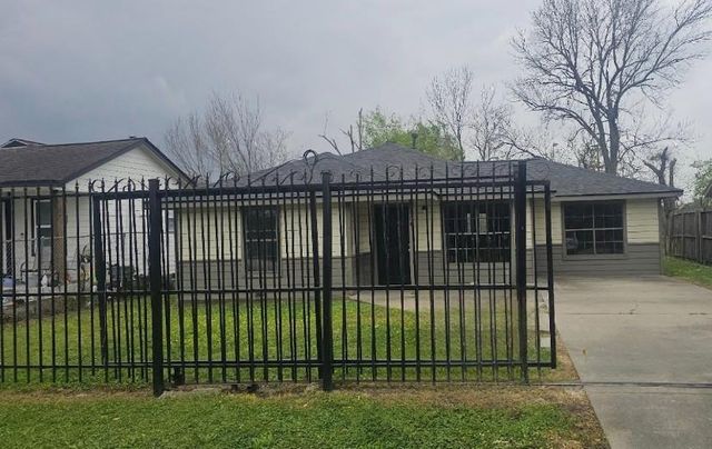 3804 Cedar Hill Lane, Houston, TX 77093