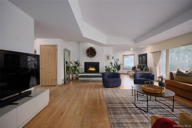 90 Cedar Avenue, Poughkeepsie, NY 12603