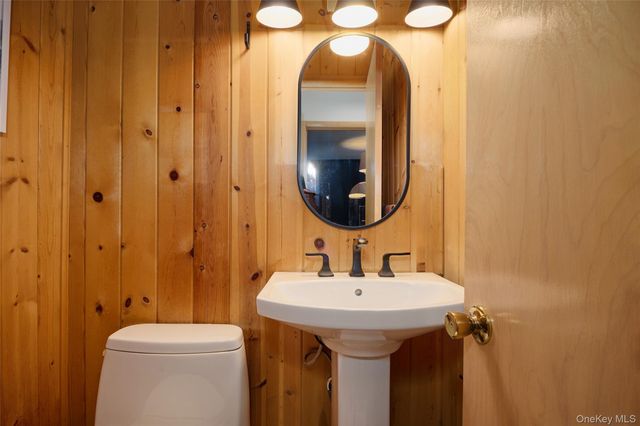 90 Cedar Avenue, Poughkeepsie, NY 12603