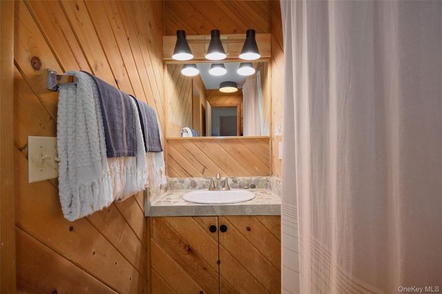 90 Cedar Avenue, Poughkeepsie, NY 12603