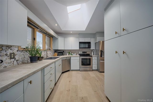 90 Cedar Avenue, Poughkeepsie, NY 12603