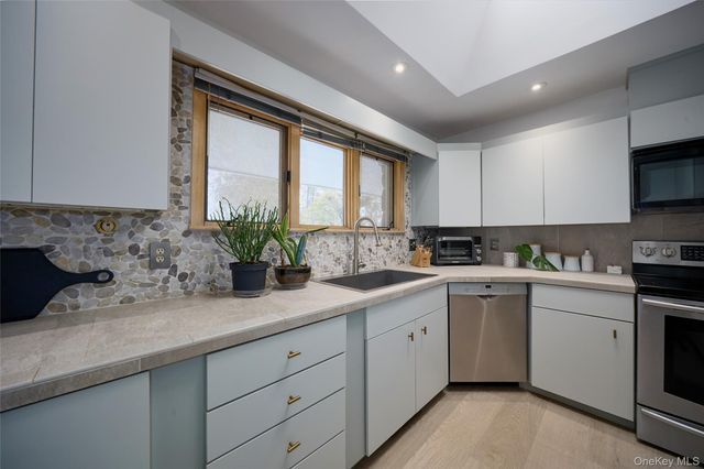 90 Cedar Avenue, Poughkeepsie, NY 12603