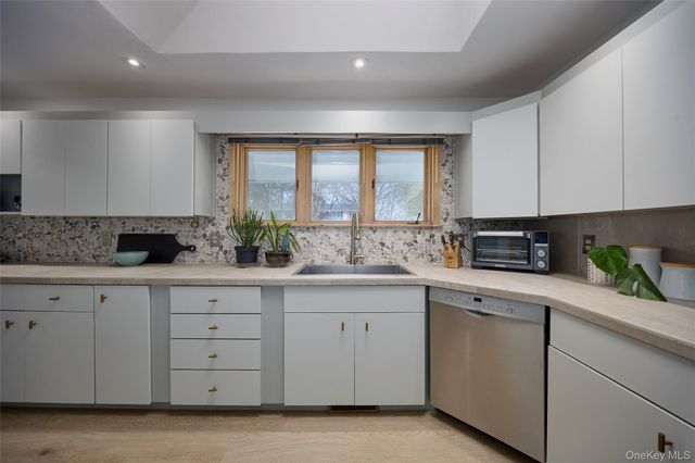 90 Cedar Avenue, Poughkeepsie, NY 12603