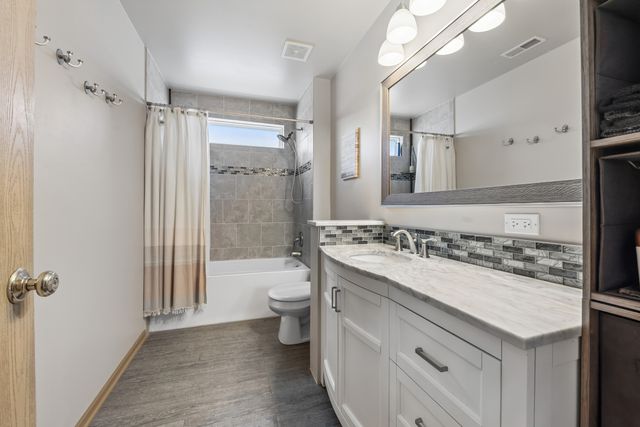 3661 Chadwick Lane, Lake In The Hills, IL 60156