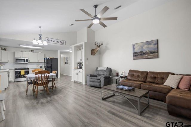 12501 Darrin Blvd, Lindale, TX 75771