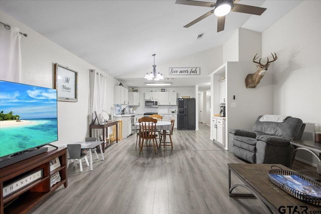 12501 Darrin Blvd, Lindale, TX 75771