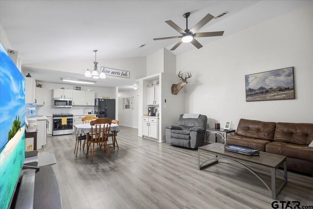 12501 Darrin Blvd, Lindale, TX 75771