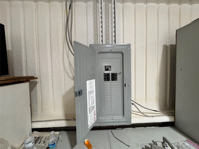 3695 No Man Road, Healdton, OK 73438