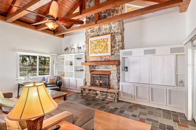 9760 W HIGHWAY 316, Reddick, FL 32686