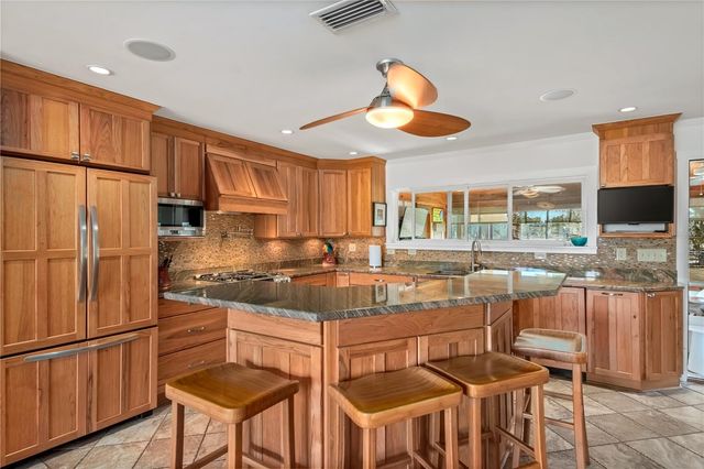 9760 W HIGHWAY 316, Reddick, FL 32686