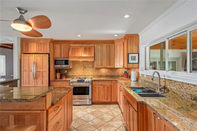 9760 W HIGHWAY 316, Reddick, FL 32686