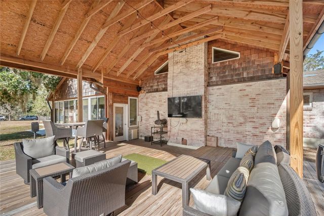 9760 W HIGHWAY 316, Reddick, FL 32686