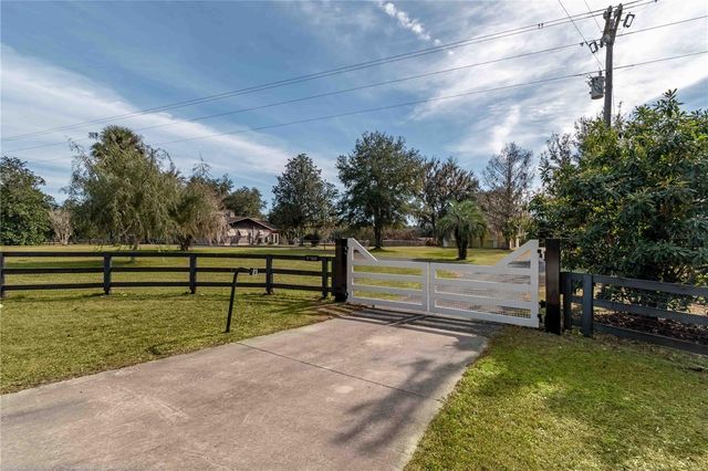 9760 W HIGHWAY 316, Reddick, FL 32686