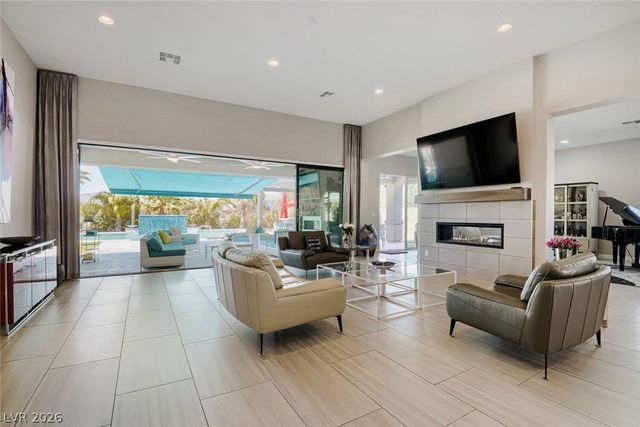 8494 Wolf Mountain Court, Las Vegas, NV 89129