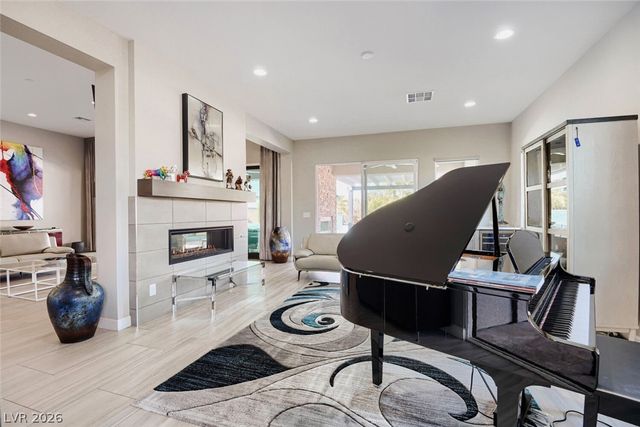 8494 Wolf Mountain Court, Las Vegas, NV 89129