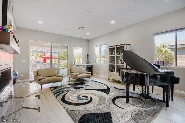 8494 Wolf Mountain Court, Las Vegas, NV 89129